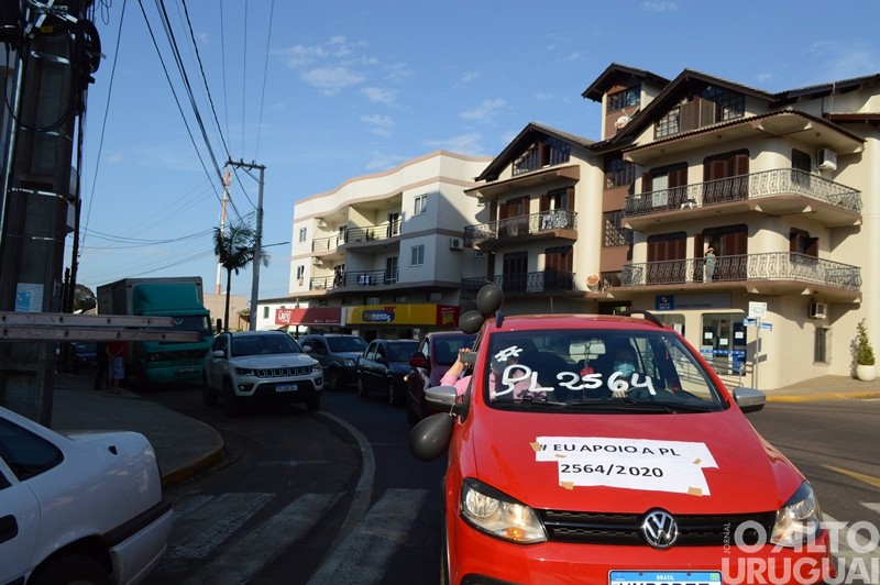 Profissionais de enfermagem promovem carreata