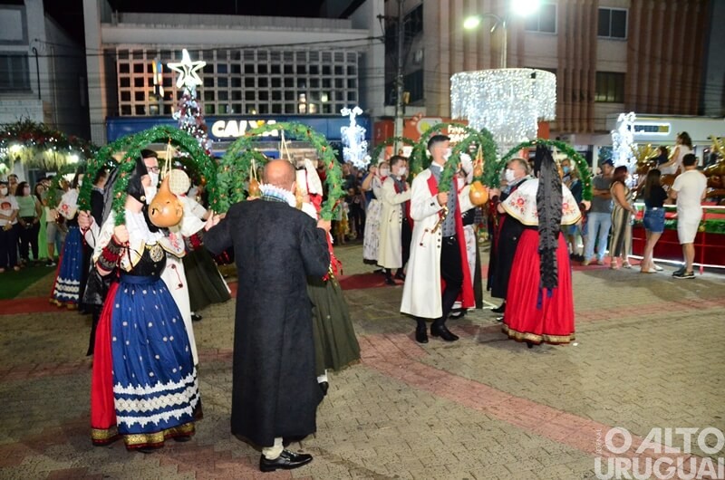 Apresentações do Centro Cultural 25 de Julho marcam noite do Frederico em Luz