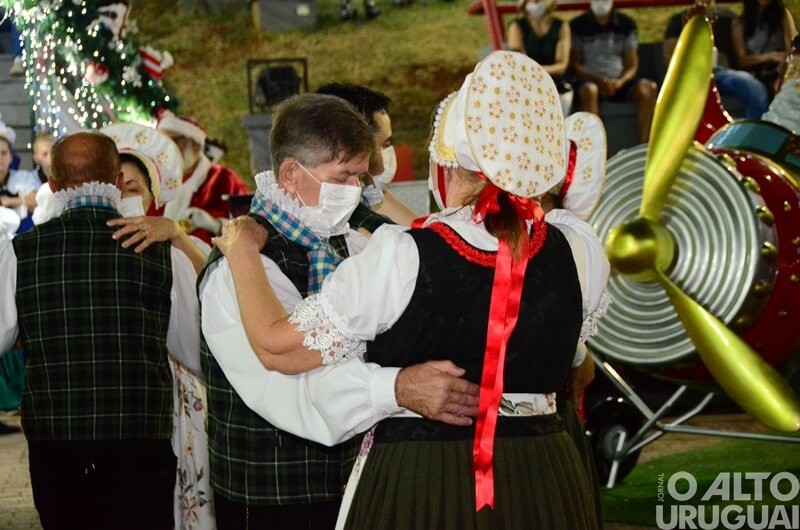 Apresentações do Centro Cultural 25 de Julho marcam noite do Frederico em Luz