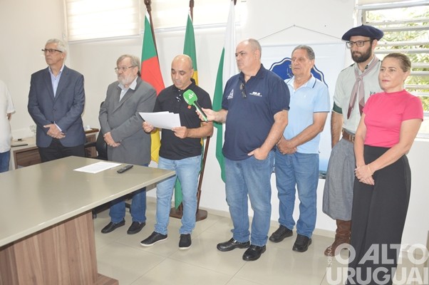 Prefeitura de FW apresenta selo e programação comemorativos aos 70 anos