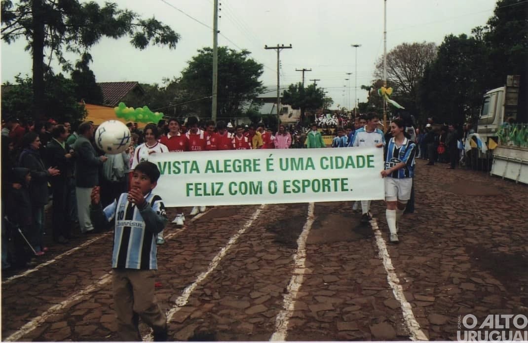 Desfile cívico é realizado em Vista Alegre após 20 anos