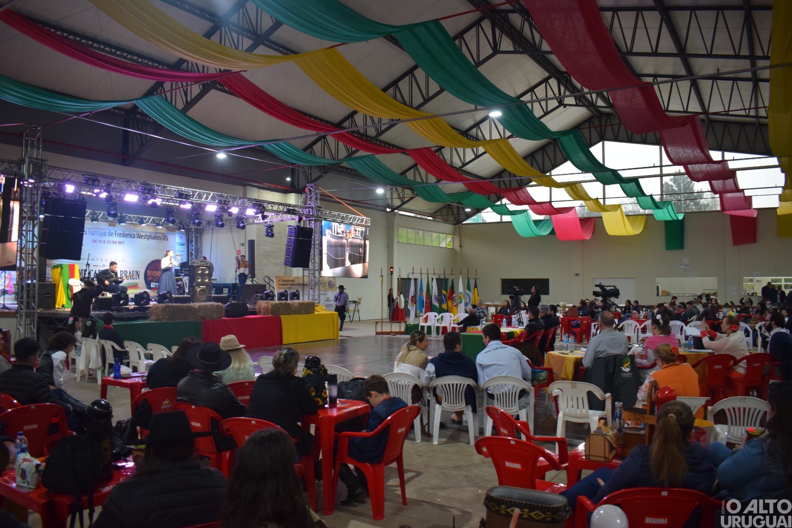 9º Canto do Barril encanta público durante Semana Farroupilha de FW
