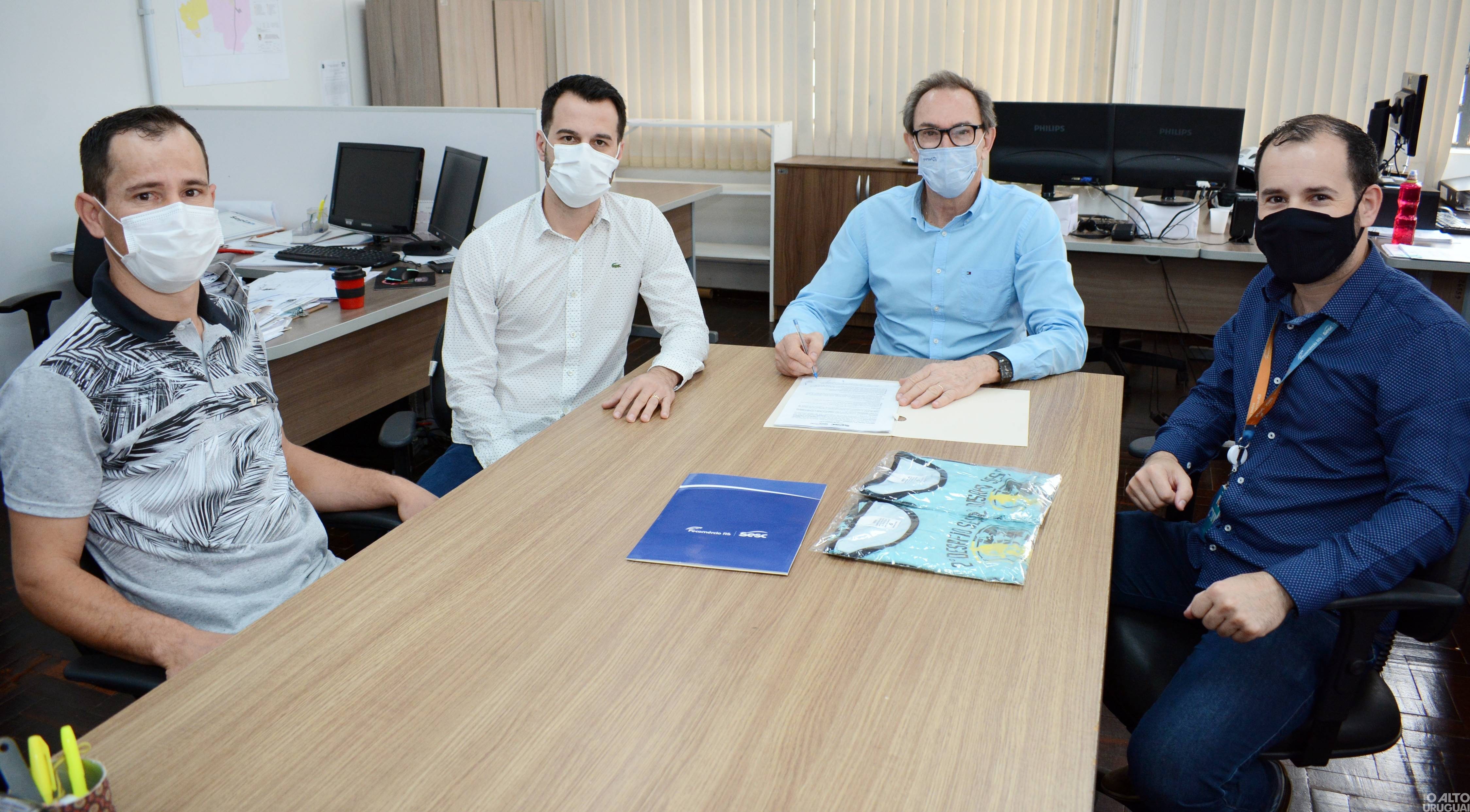 Prefeitura de FW e Sesc firmam convênio para realização de eventos esportivos