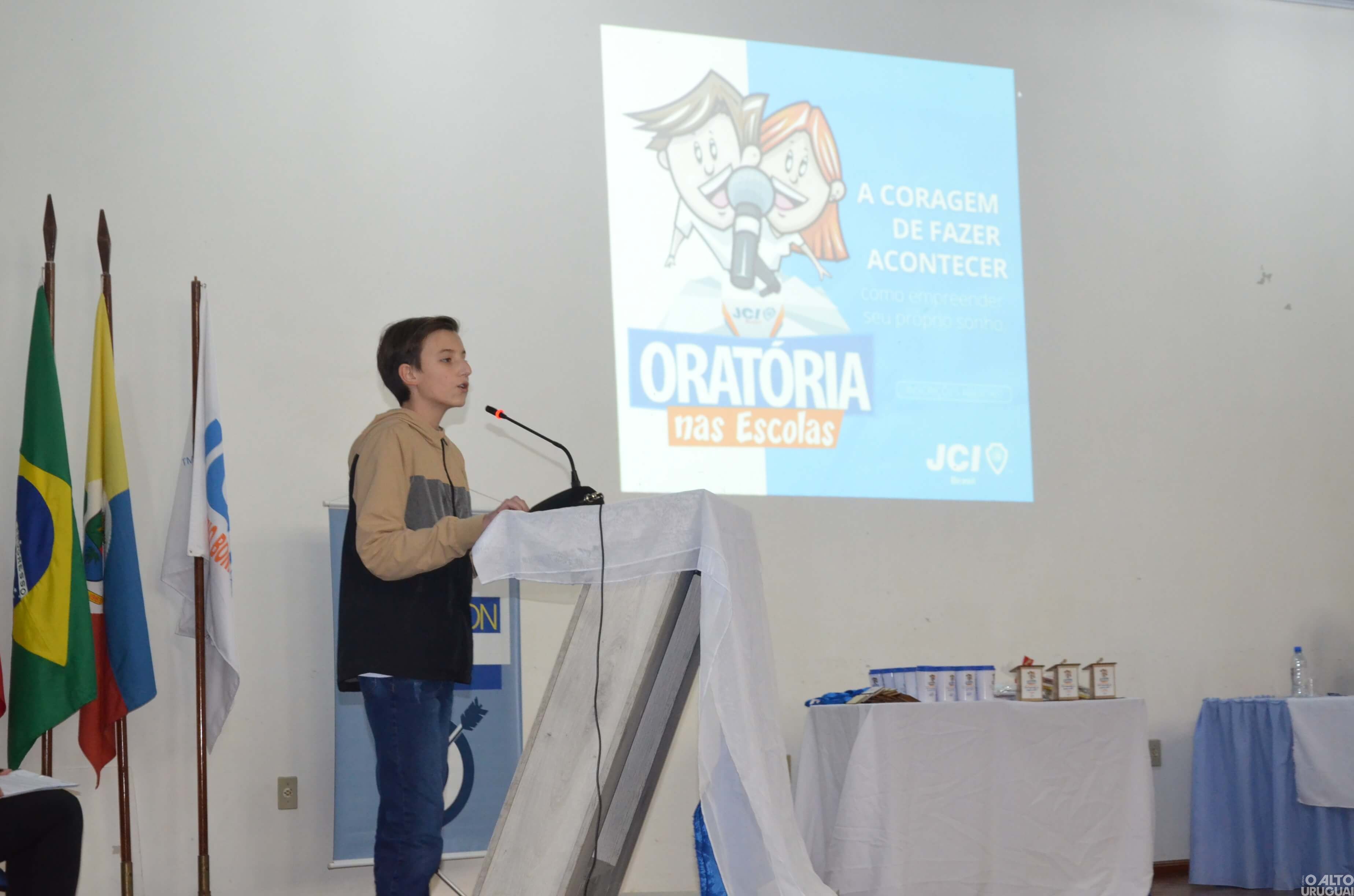 Três estudantes são premiadas na final municipal do Oratória nas Escolas em Rodeio Bonito