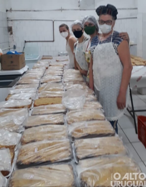 Feira do Centro Cultural 25 de Julho comercializa cerca de 450 cucas