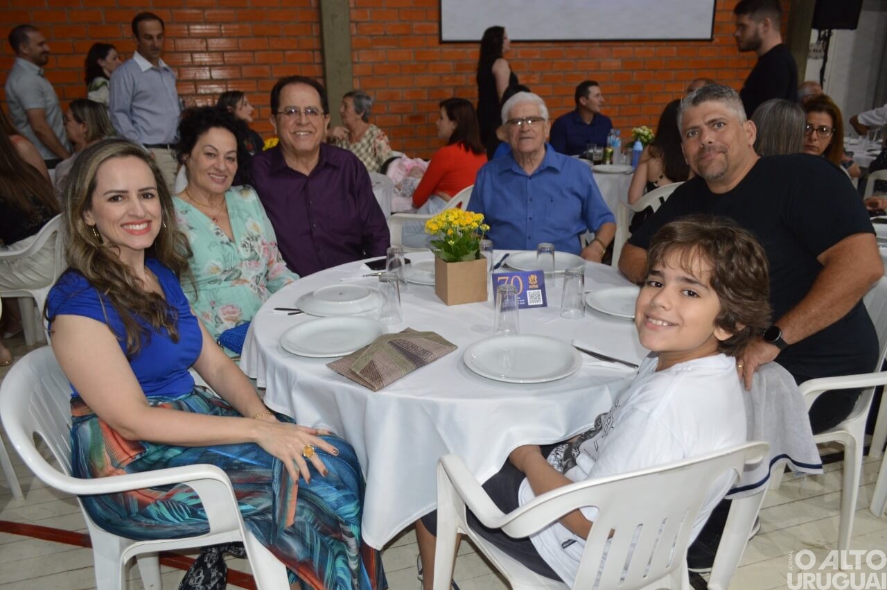 Jantar marca 40 anos da Apae-FW