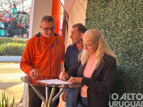 Cresol Raiz está presente na feira com atrações interativas, negócios e presença marcante no agro