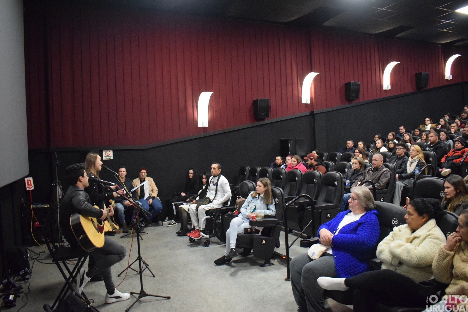 Estreia do curta-metragem “Medo de amar” lota cinema de FW