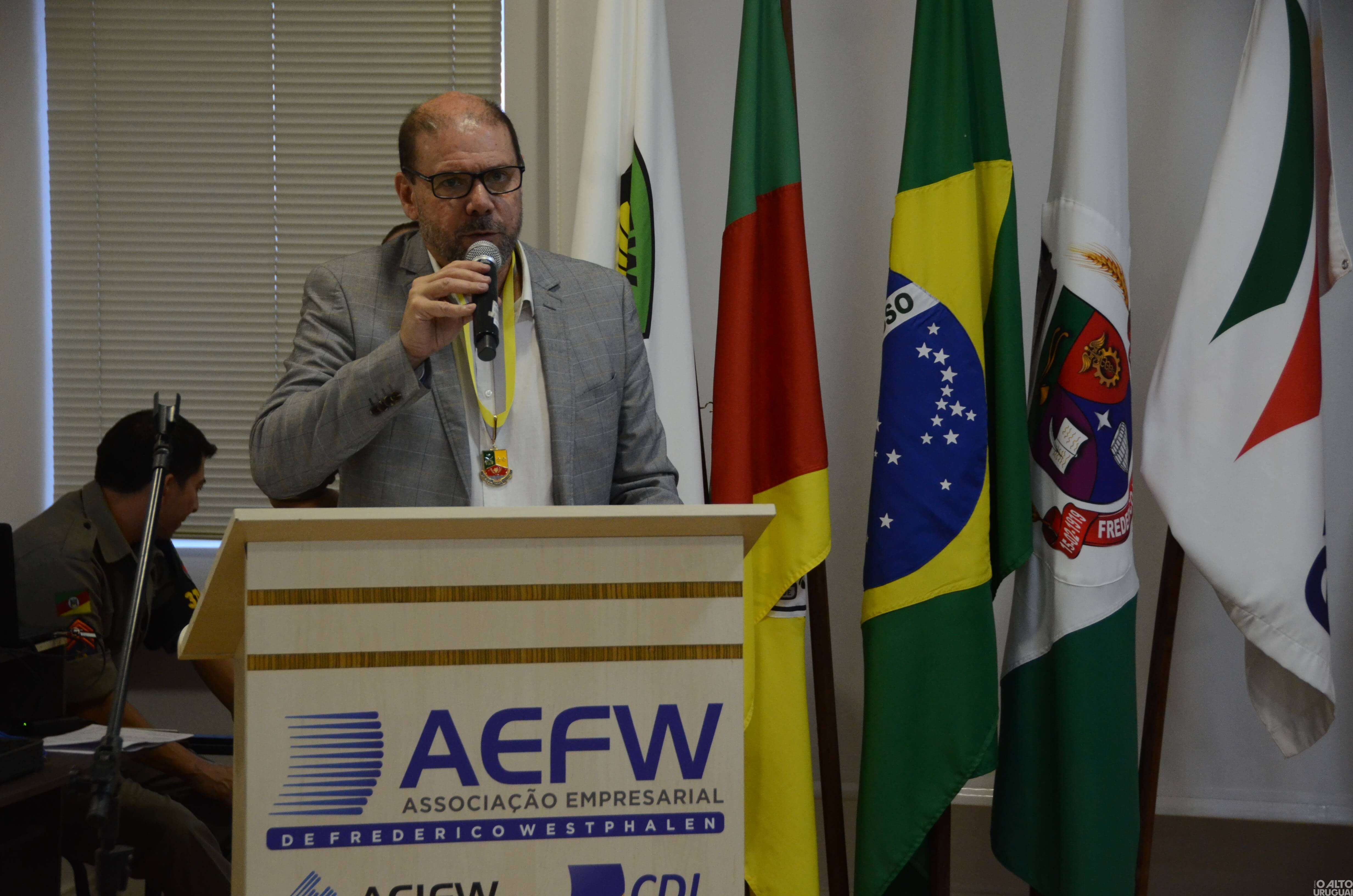 37º BPM realiza cerimônia de entrega de comendas