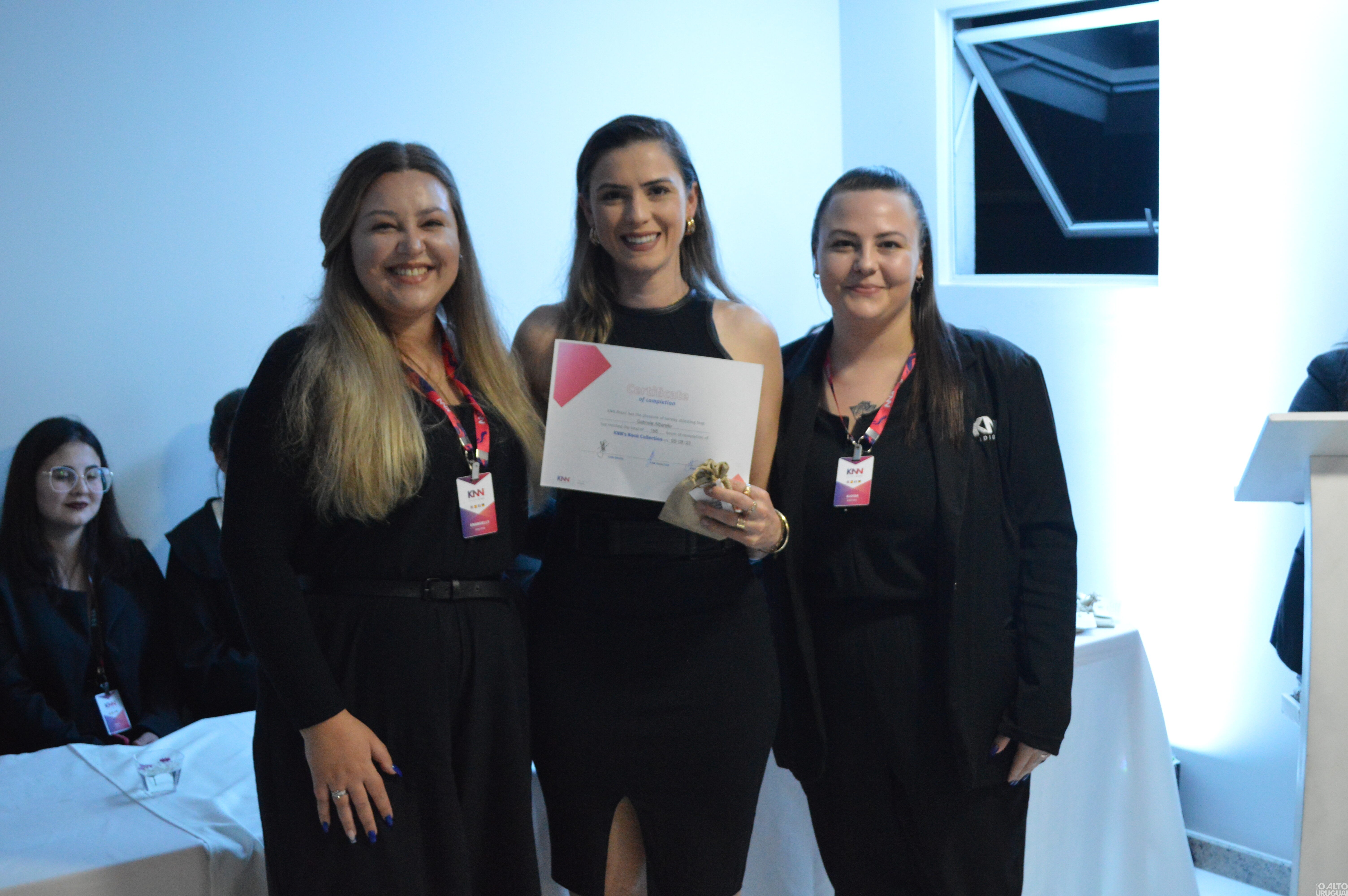 Com cerca de 400 alunos a KNN forma suas primeiras turmas de inglês em FW