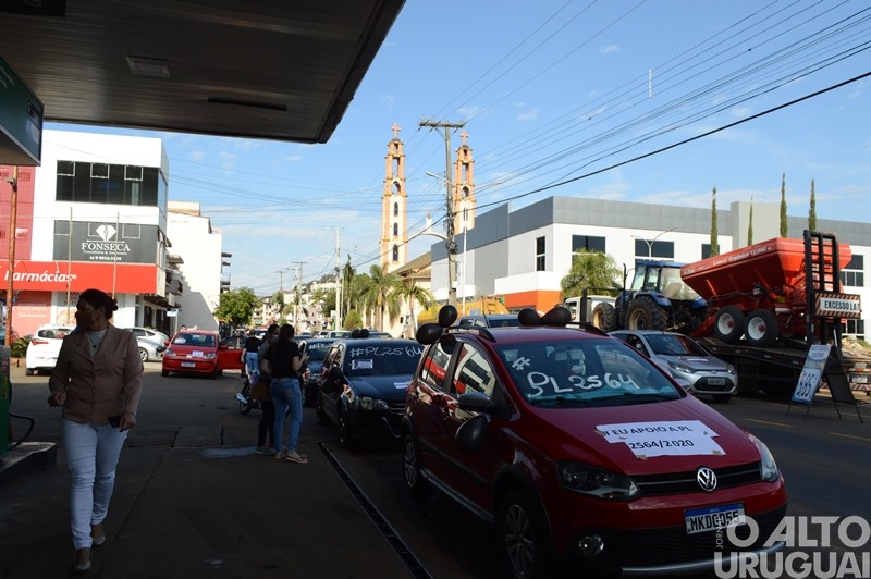 Profissionais de enfermagem promovem carreata