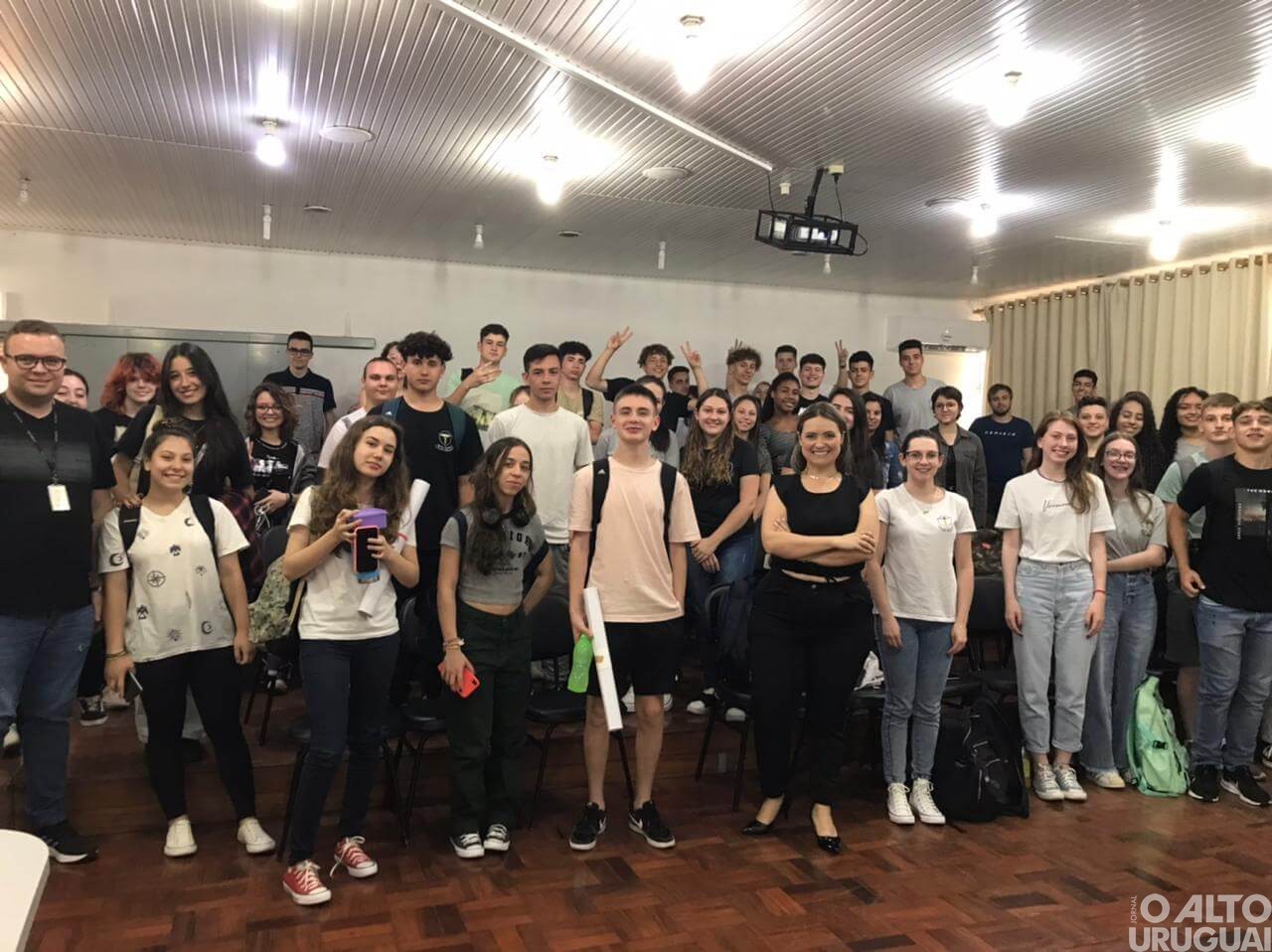 AEFW realiza palestras em escolas da região para público jovem