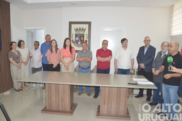 Prefeitura de FW apresenta selo e programação comemorativos aos 70 anos