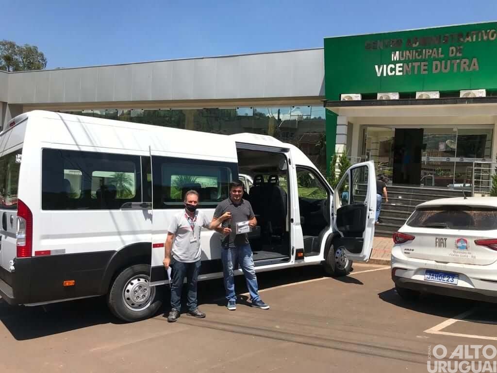 Secretaria de Educação de Vicente Dutra recebe Van