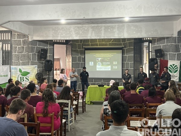 URI/FW realiza em Iraí Seminário de Projetos Profissionais e de Vida dos alunos
