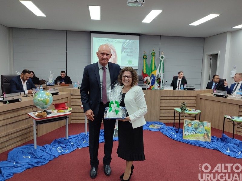 Poder Legislativo valoriza professores com a Condecoração Mérito Educacional Barril