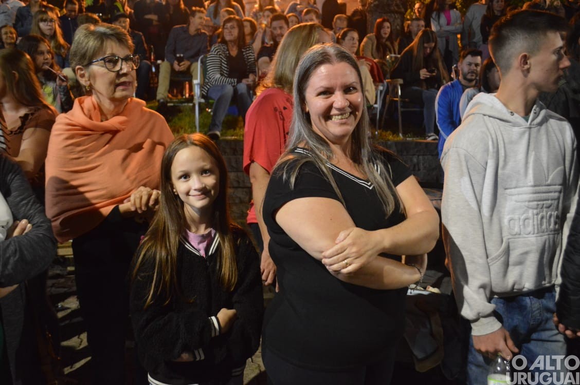 Desfile de rua do Carnaval Regional de Iraí reúne grande público