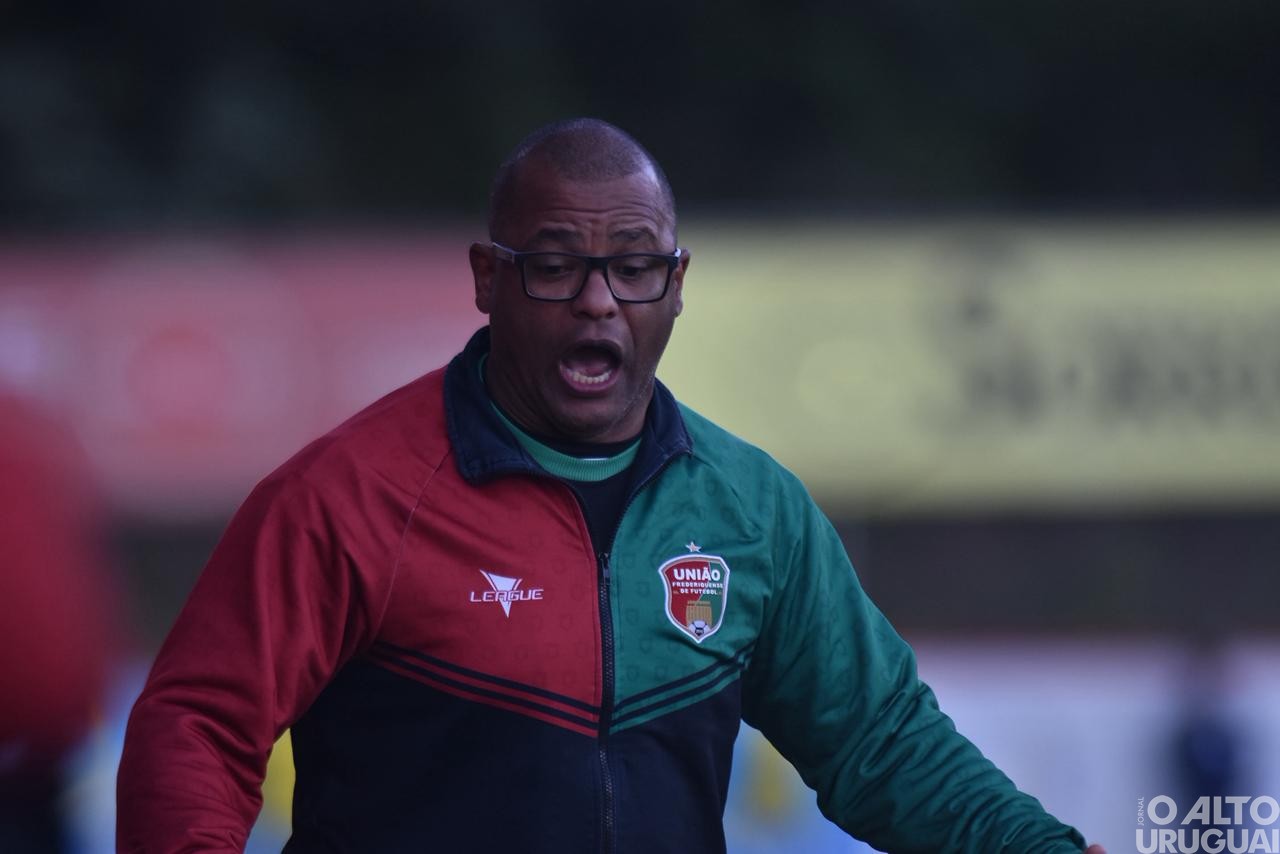 Comissão técnica comandada por Daniel Franco pede demissão