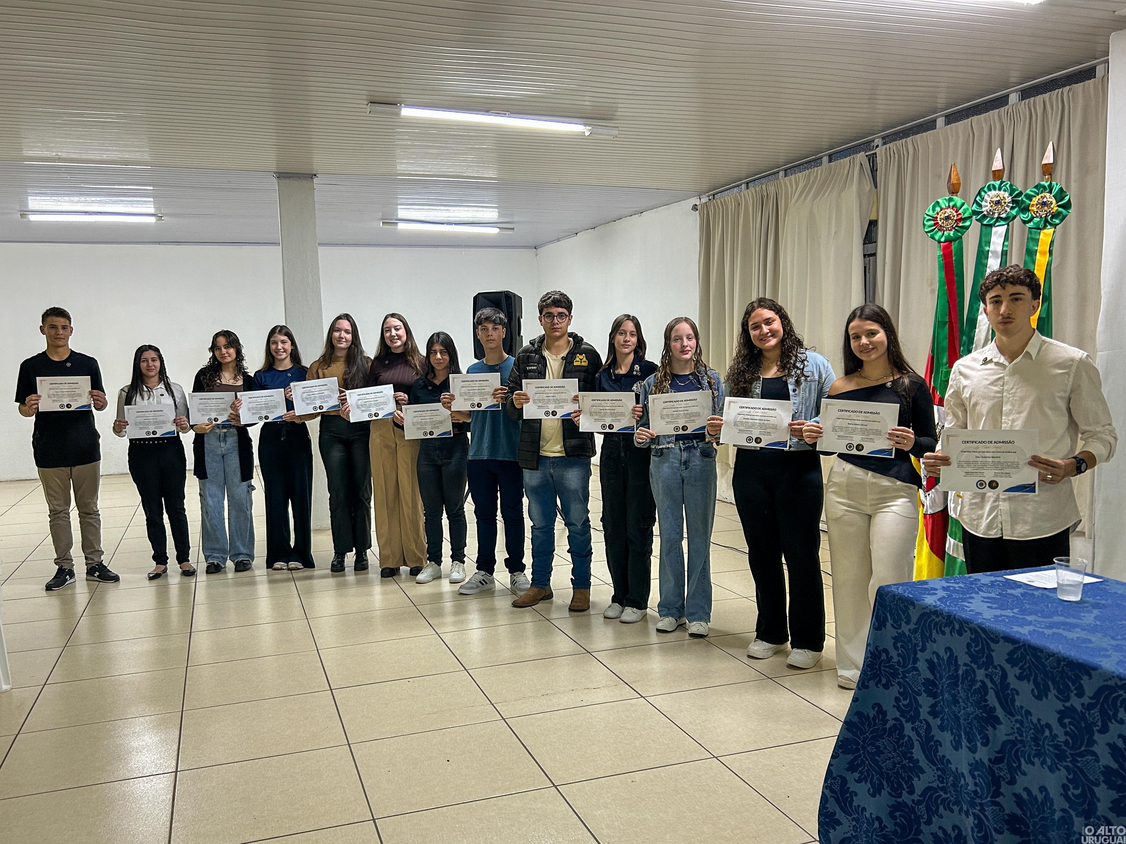 Mariana May Argenta assume a presidência do LEO Clube de Seberi