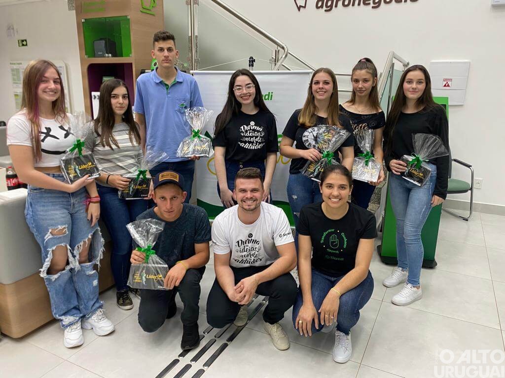 Líder Jovem e Sicredi Mulher tem quase 900 pessoas participando das novas turmas