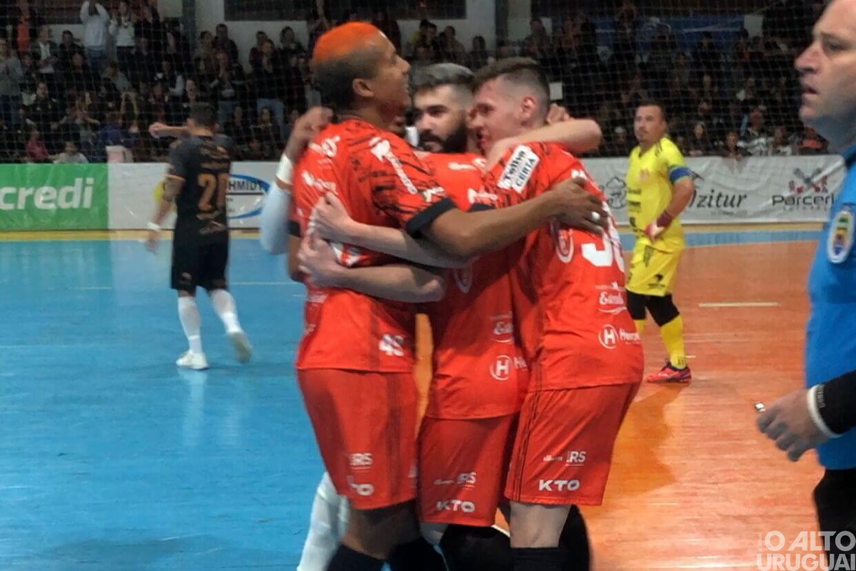 Afucs derrota o Atlec e abre vantagem