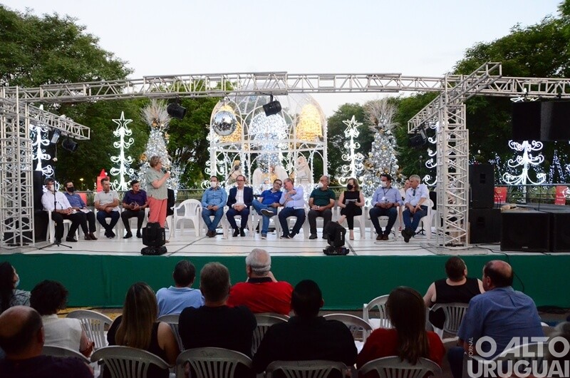 Lideranças de vários municípios prestigiam abertura da 1ª Feira Regional das Agroindústrias