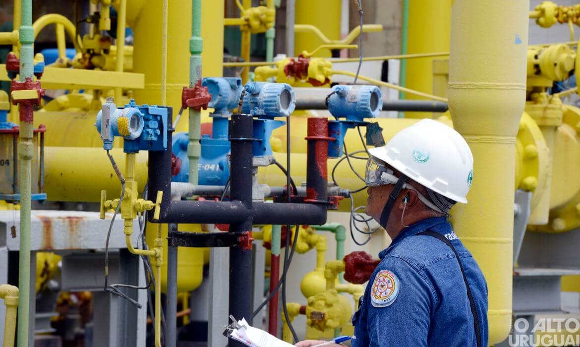 Faturamento da indústria cai pelo terceiro mês seguido, diz CNI