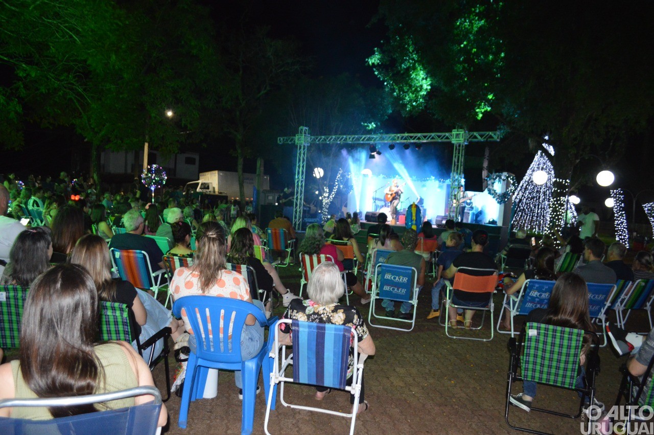 Acendimento de luzes marca a abertura do Natal em Rodeio Bonito
