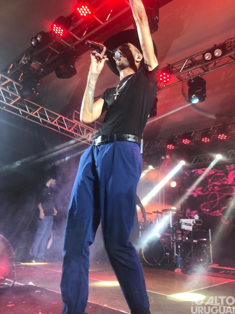 Sertanejo Luan Pereira reúne grande público em show em FW