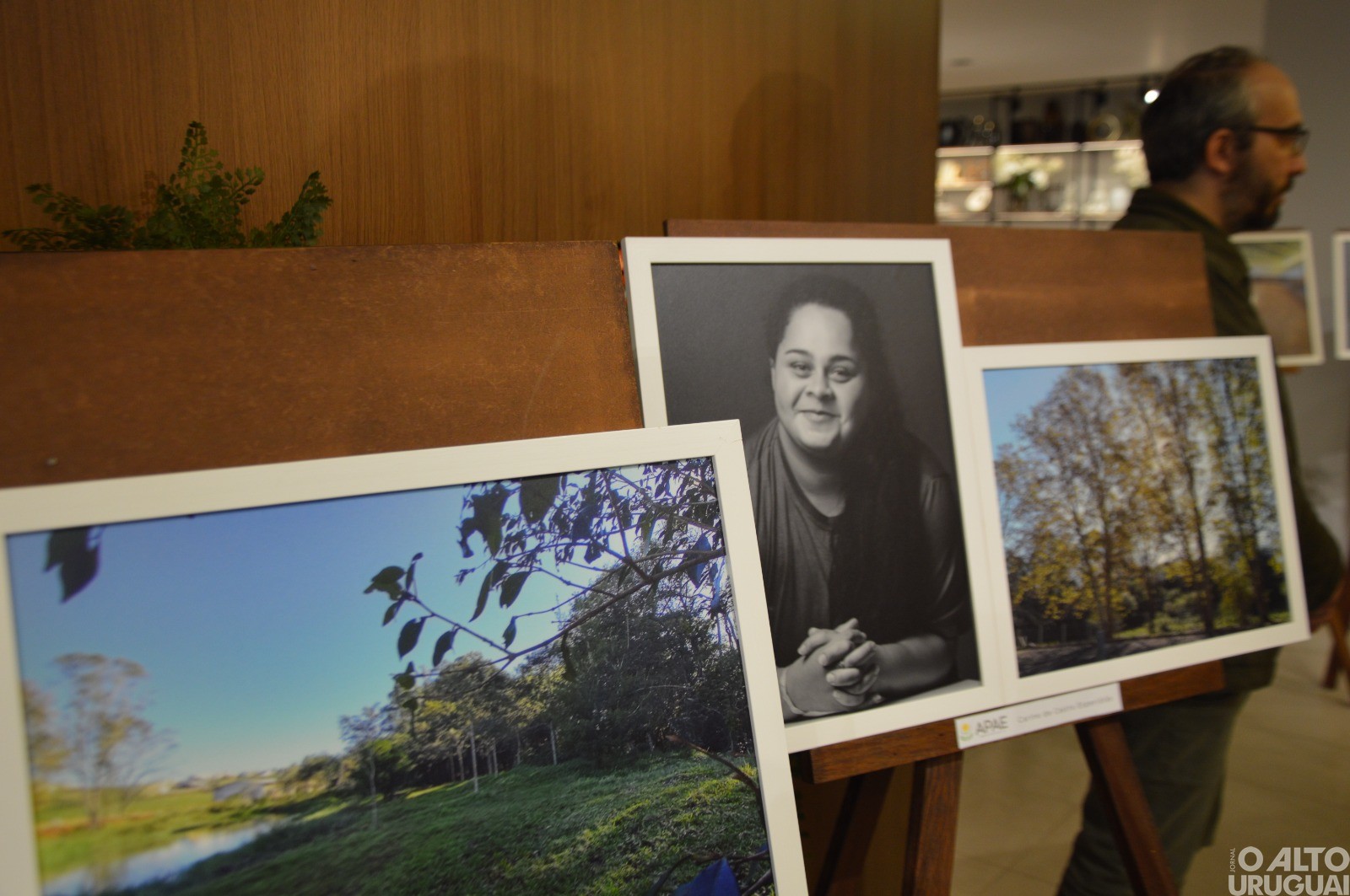 Apae-FW promove exposição fotográfica