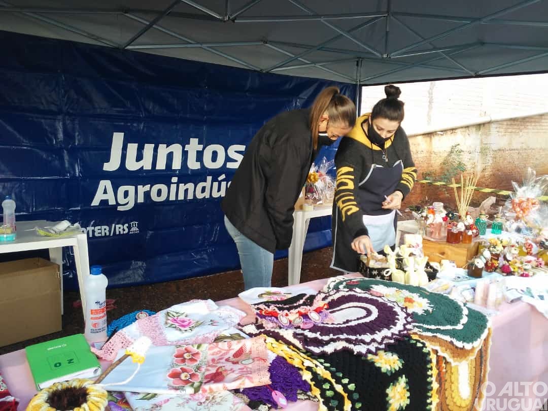 Cristal do Sul: feira movimenta comércio de produtos da agricultura familiar