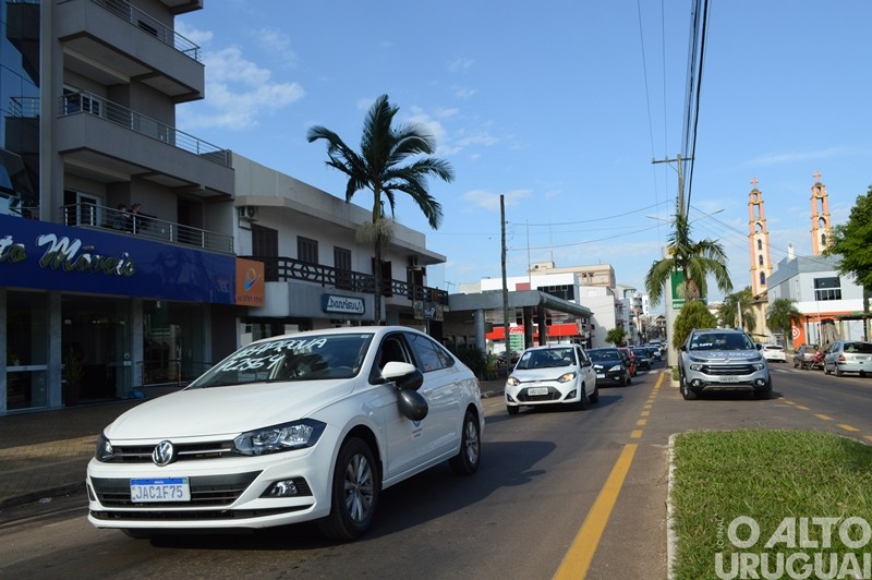 Profissionais de enfermagem promovem carreata