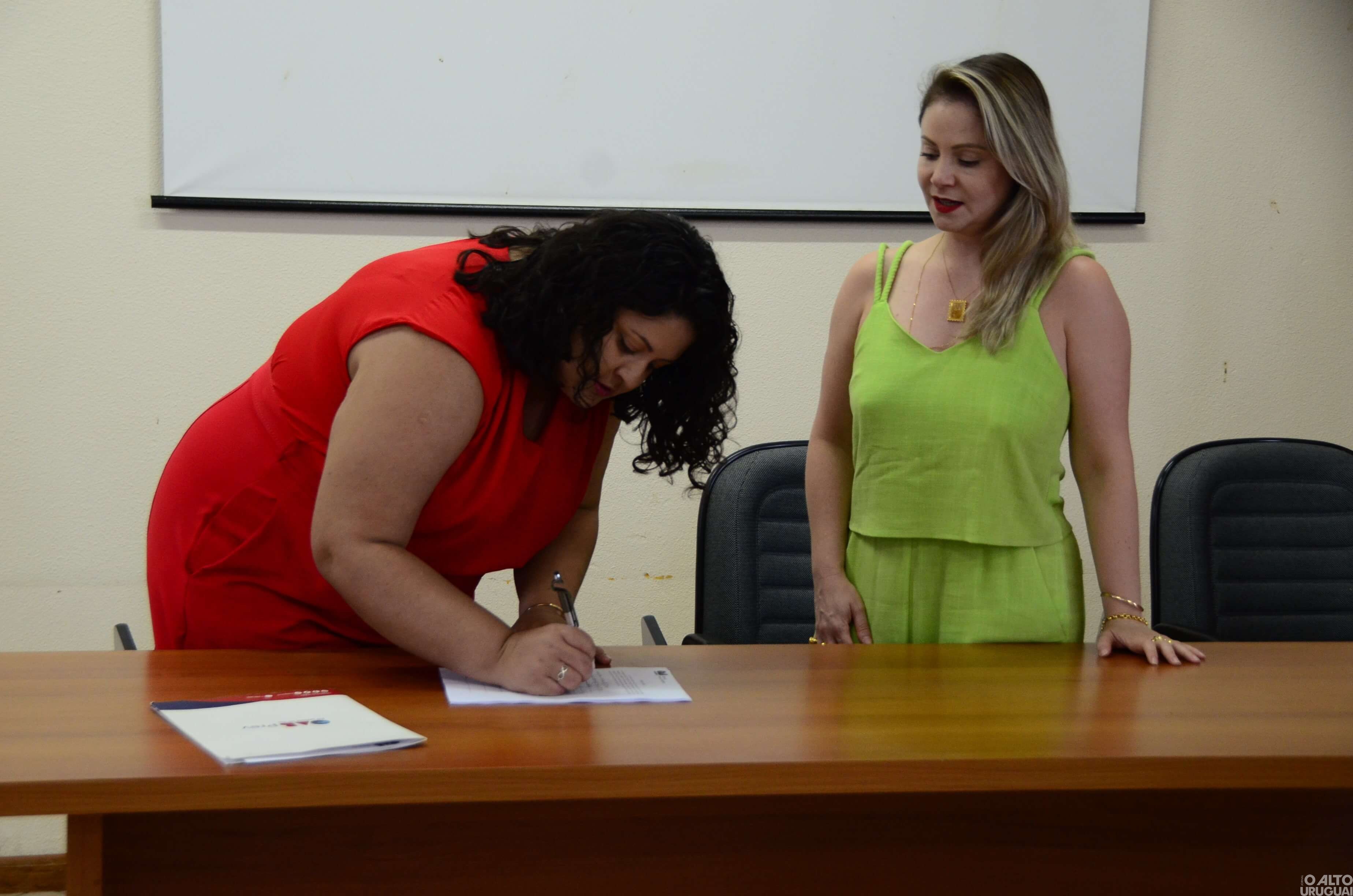 Nova diretoria da Subseção de FW da OAB assina termo de posse