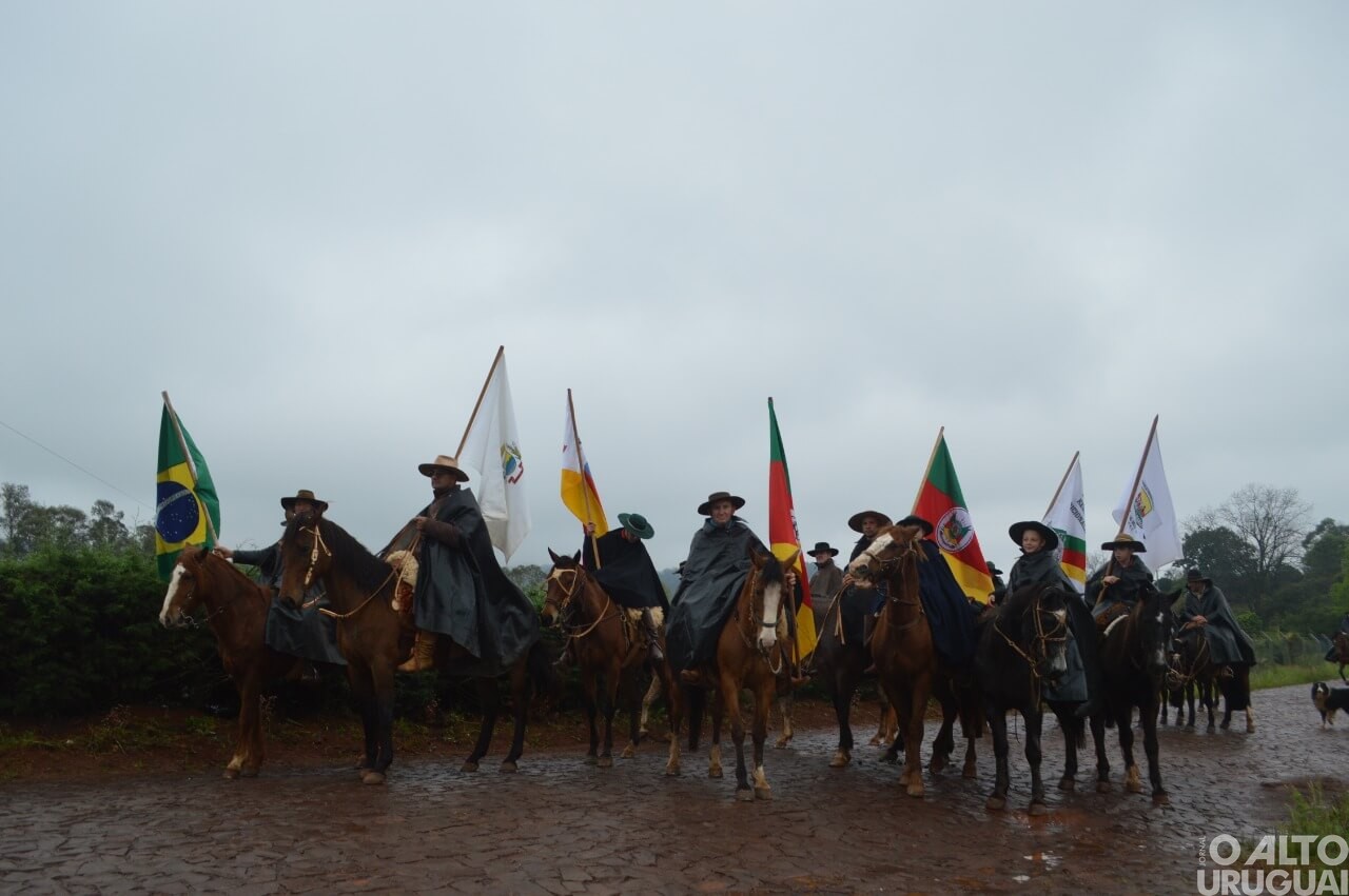 Iraí a Erval Seco: cavalarianos do 30º Bate-Casco passam por FW