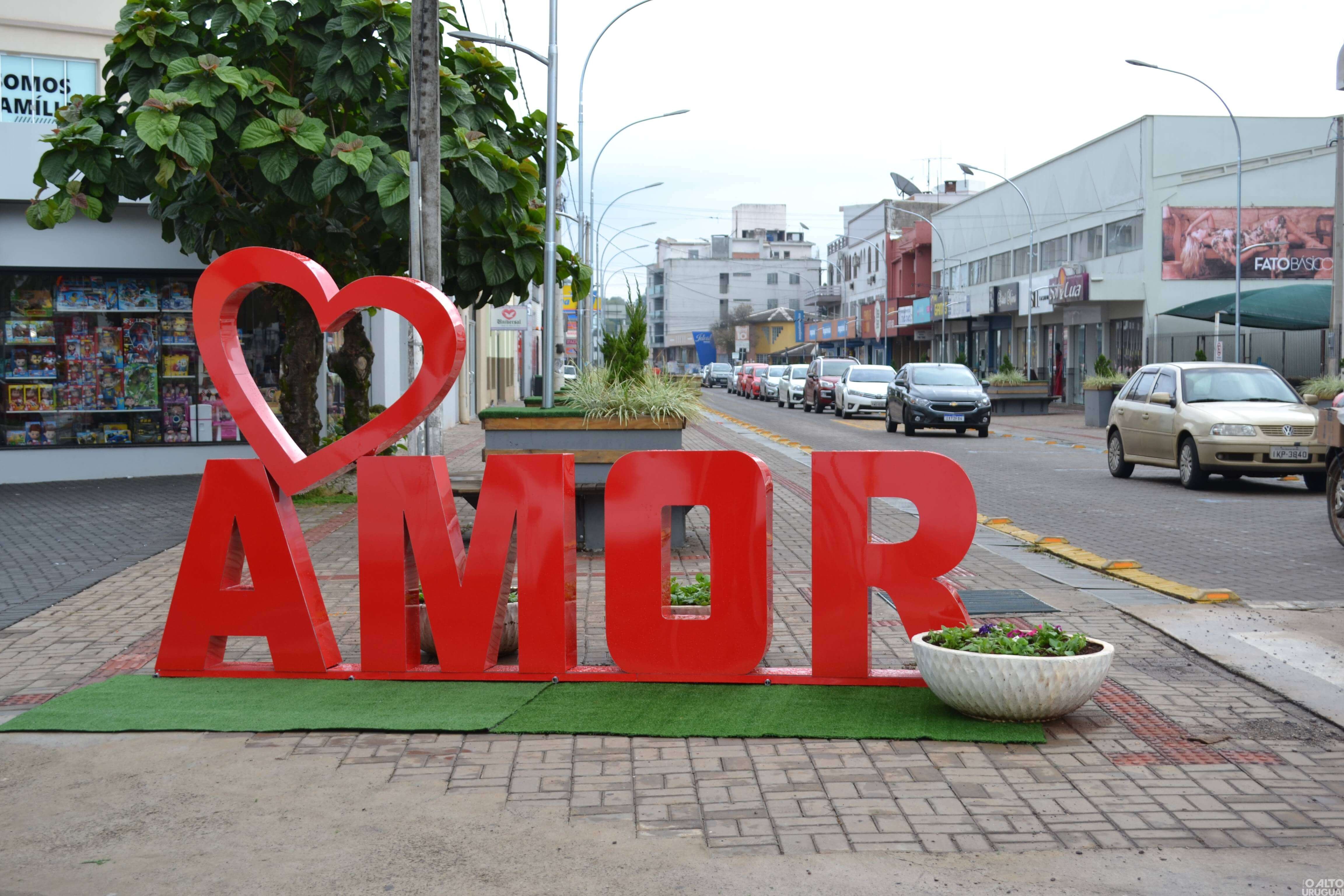Letreiro especial é instalado em FW e comunidade poderá participar de sorteio