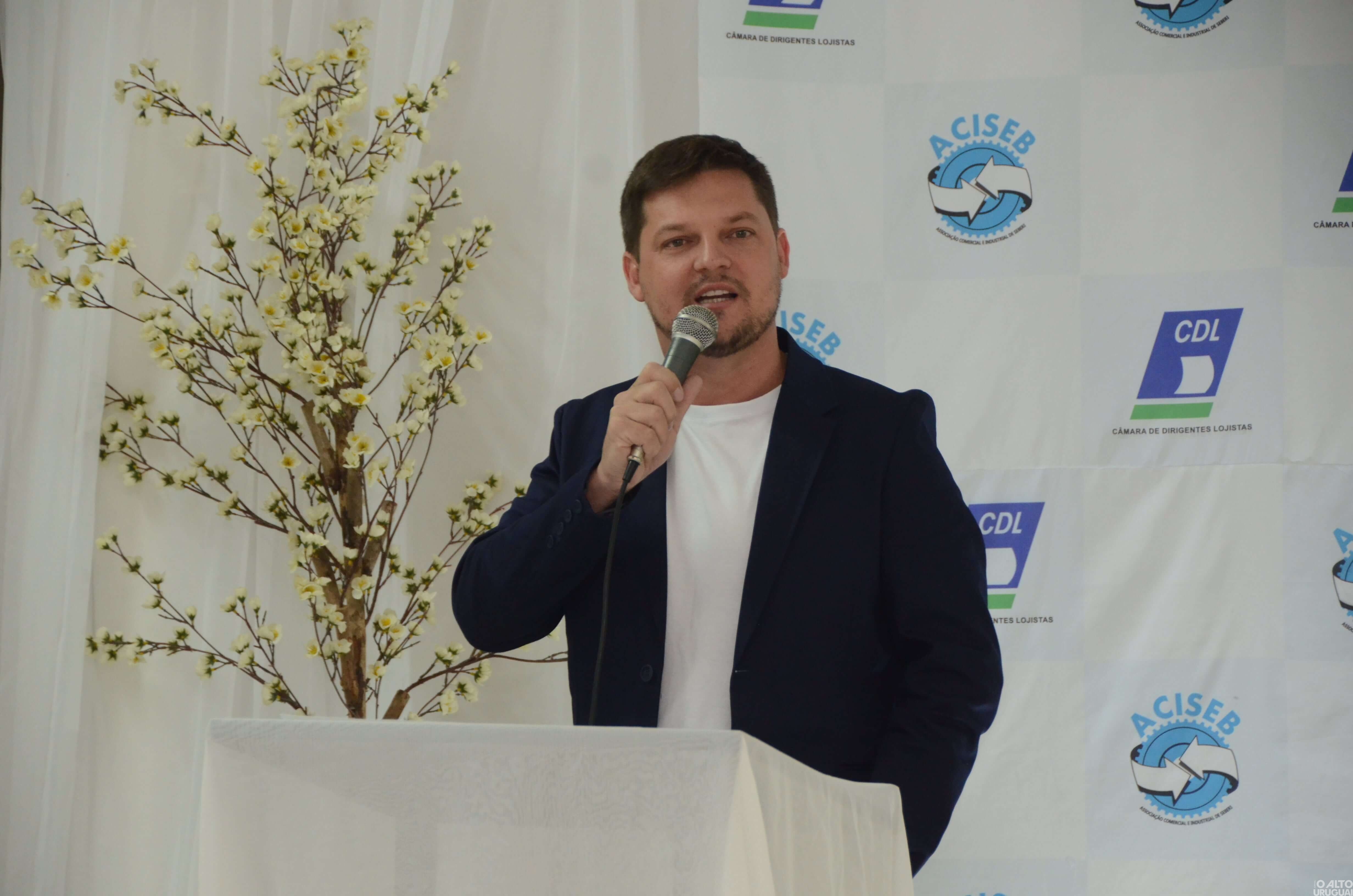 Nova diretoria da Aciseb/CDL toma posse