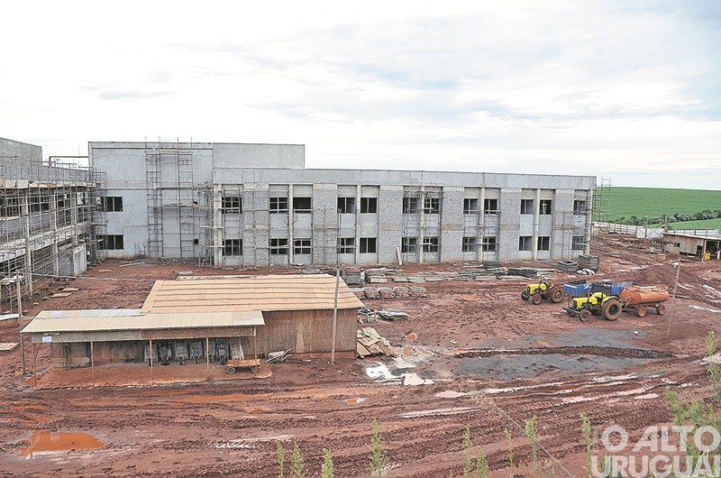 TCE e prefeitura emitem notas após possibilidade de paralisação das obras