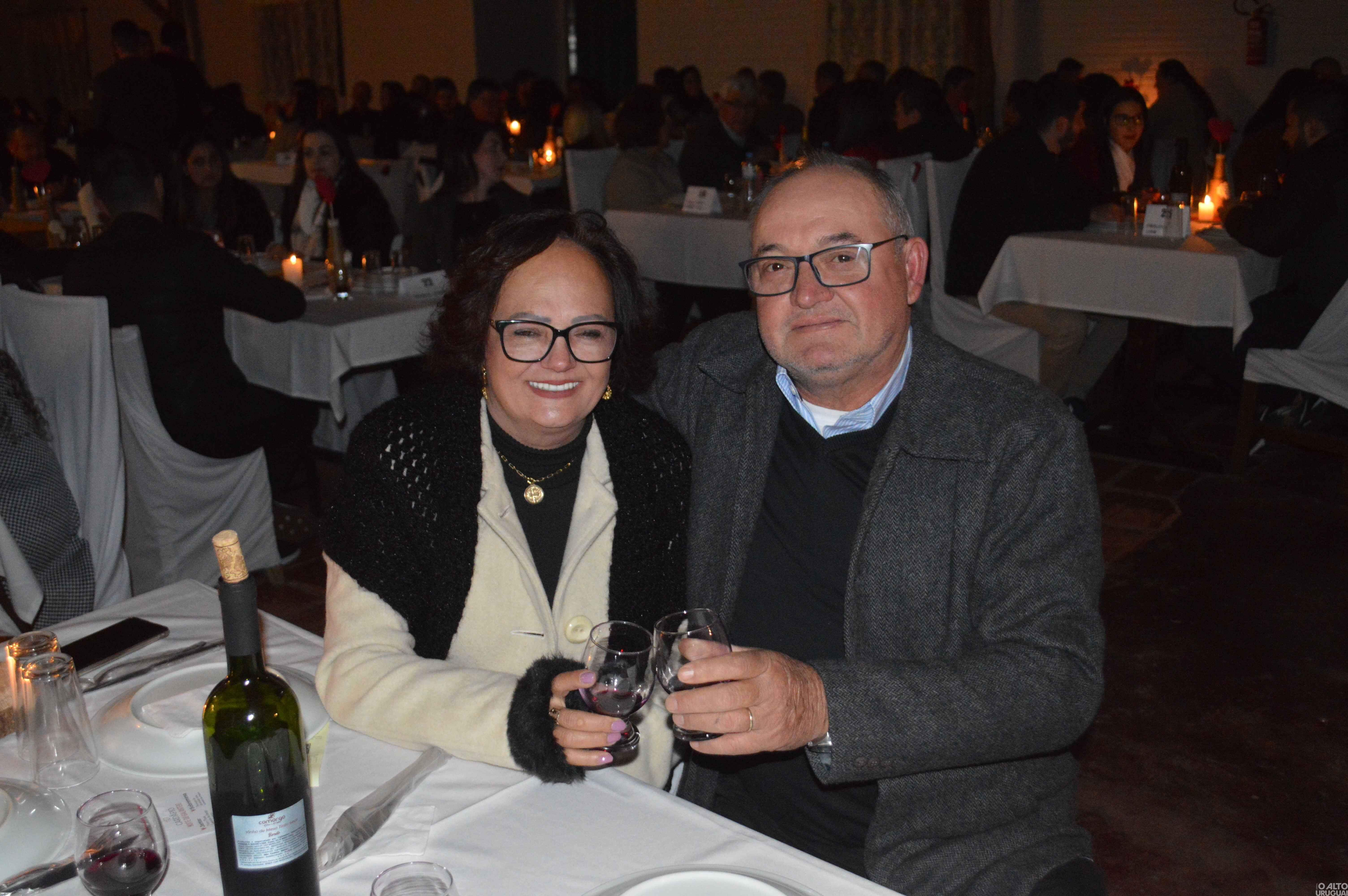 Noite do Galanteio reúne casais no CTG Rodeio da Querência
