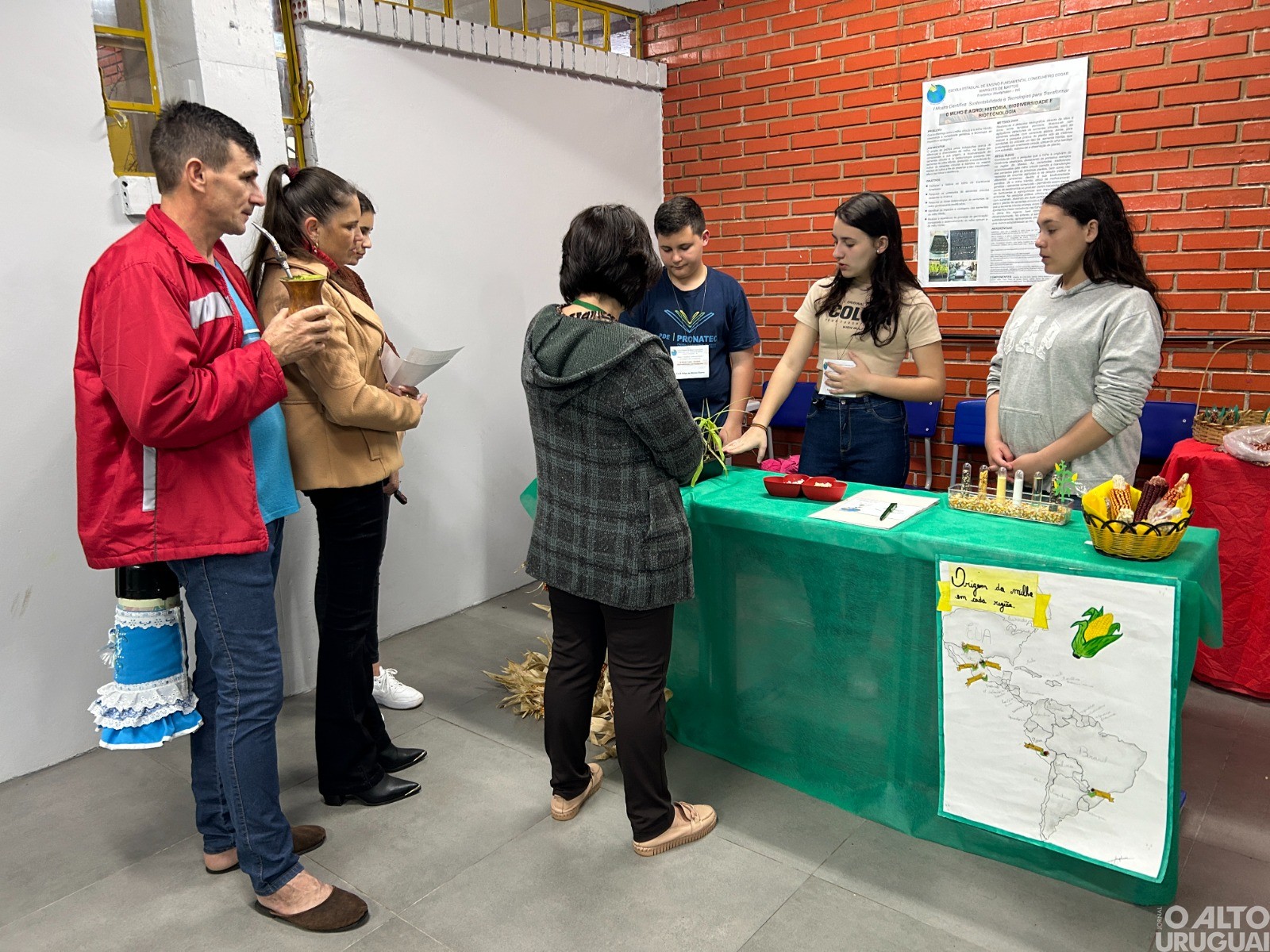 Mostra científica promove incentivo à pesquisa em FW