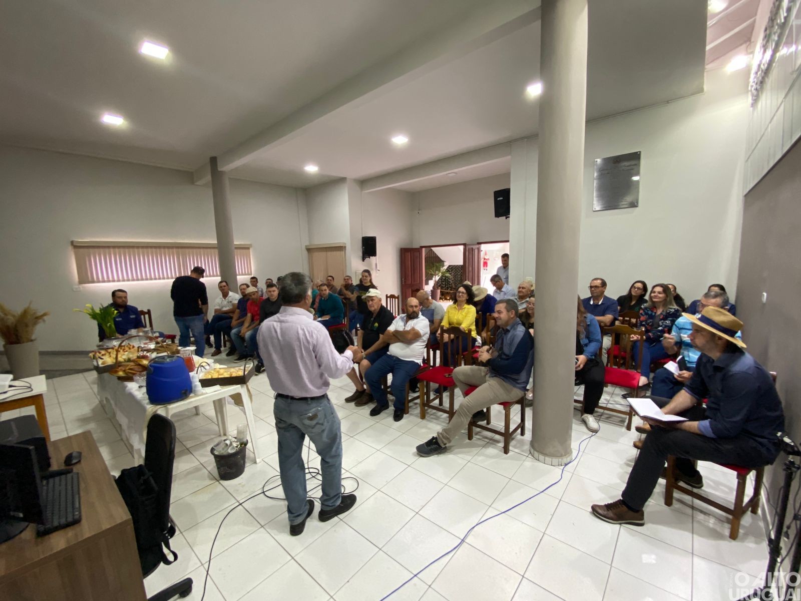 Representantes do STR regional conhecem produção de morangos mineira