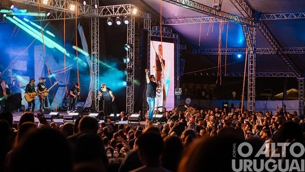 Mistura de ritmos marca o terceiro dia de shows da Expofred 2025