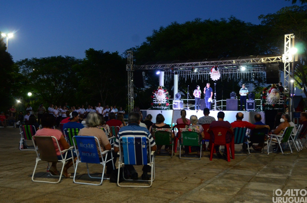 Coral e Banda Municipal abrem Programação Natalina