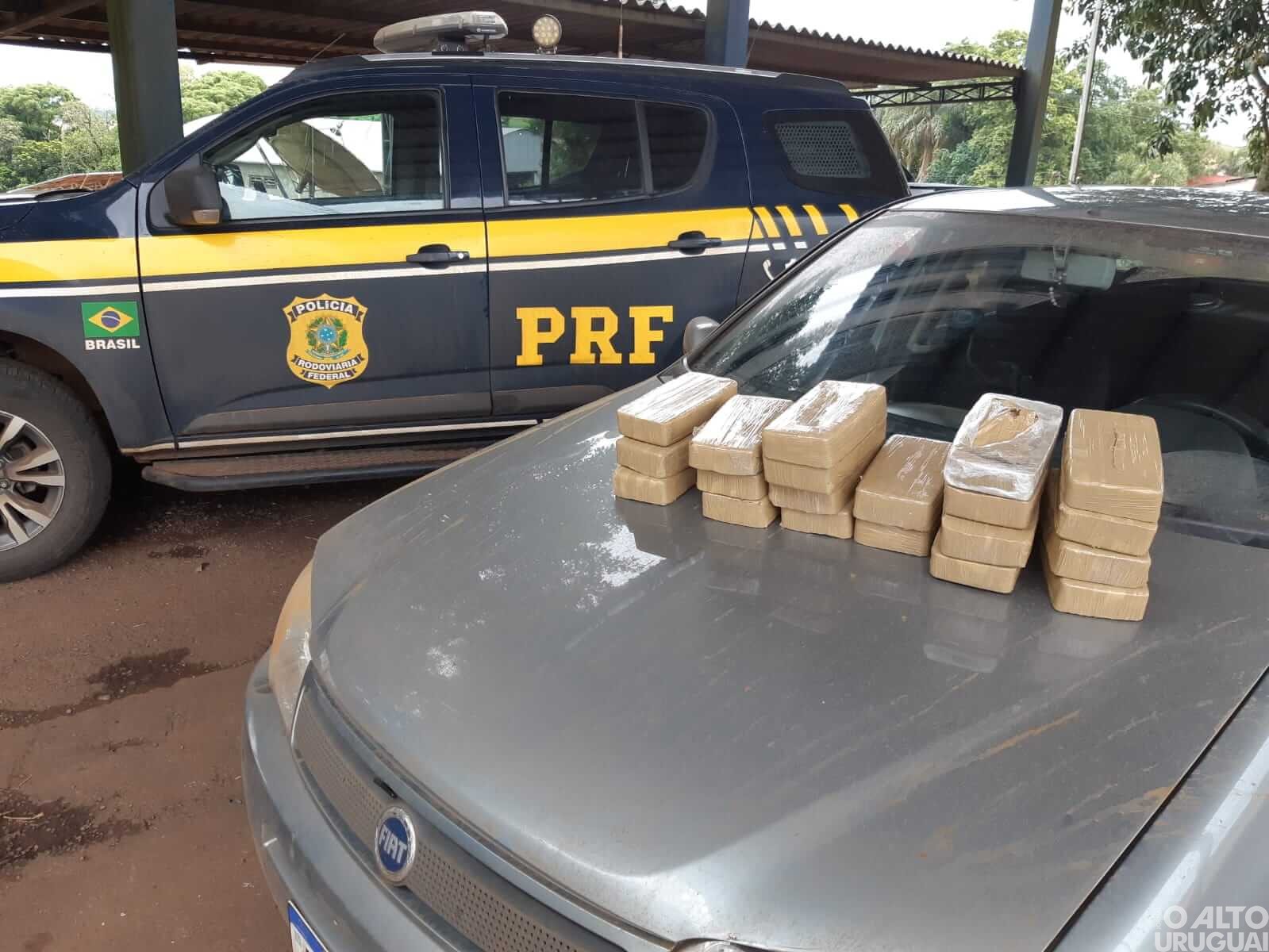 PRF prende traficante transportando 20 quilos de crack em fundo falso