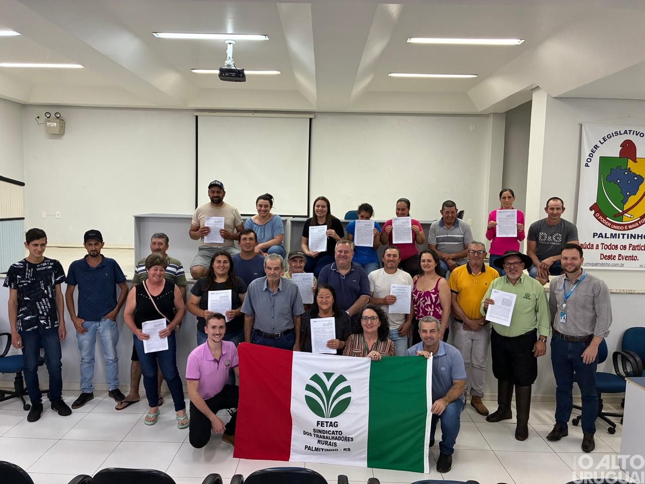 Palmitinho assina contratos para construção de 10 novas casas do PNHR