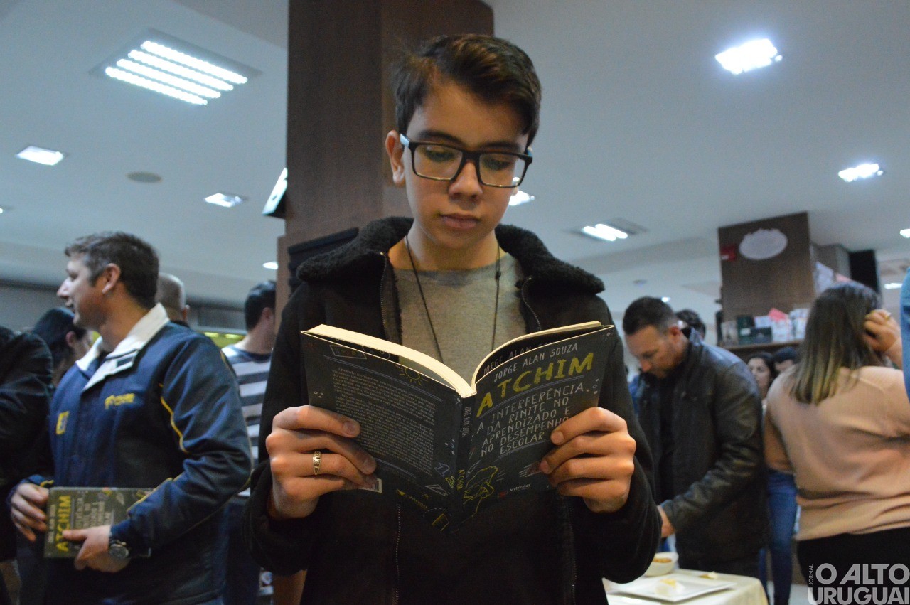 Médico Jorge Alan Souza recebe convidados para lançamento de seu livro