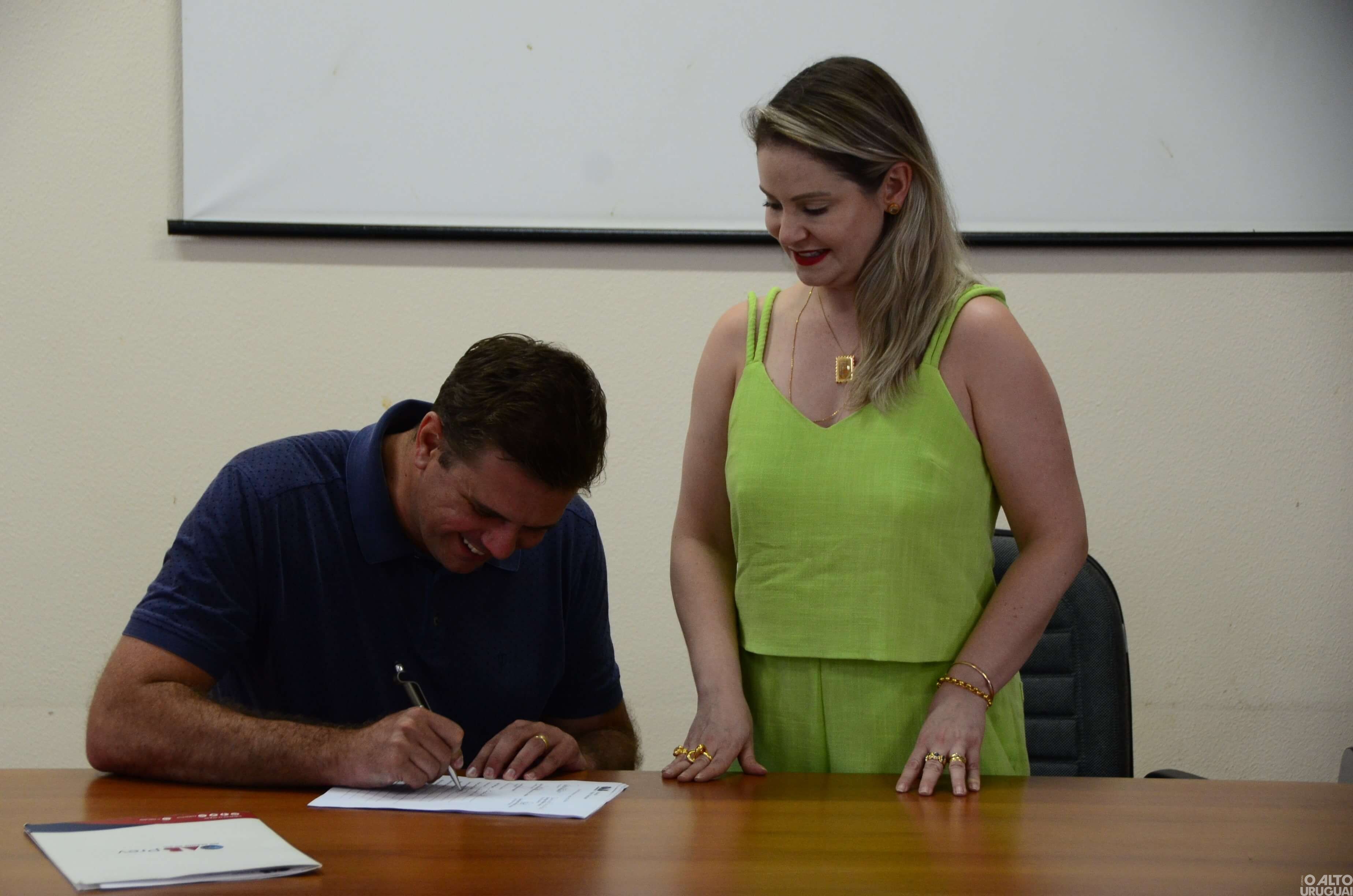 Nova diretoria da Subseção de FW da OAB assina termo de posse