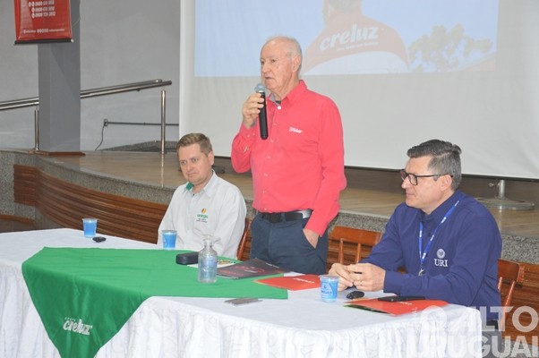 Evento realizado pela Creluz em Pinhal marca o Dia da Árvore