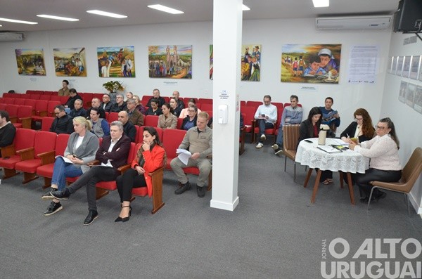 Audiência discute novo sistema de estacionamento rotativo em FW