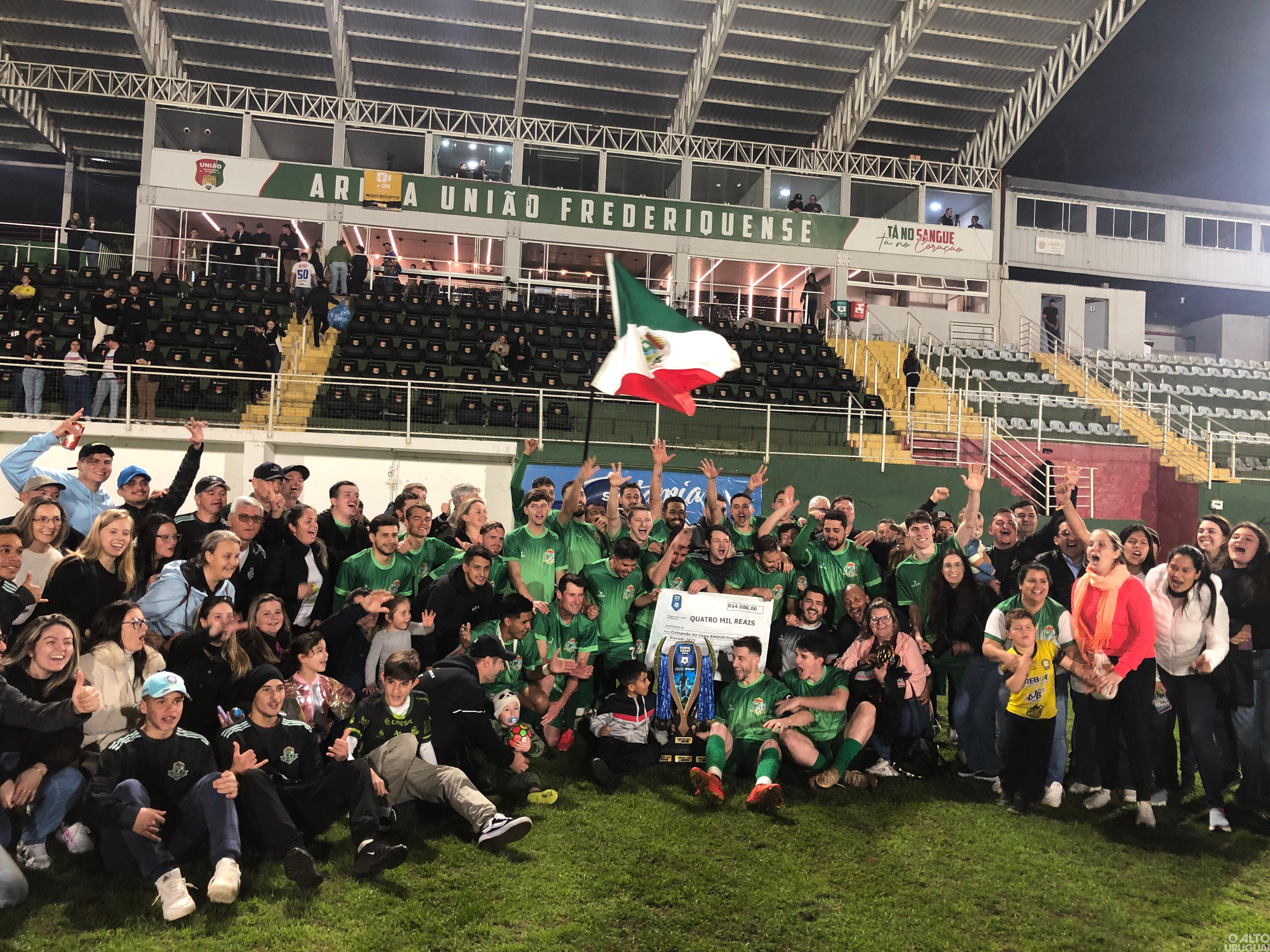 Novo Barreiro é o grande campeão da Copa Amzop Sesc Sicredi