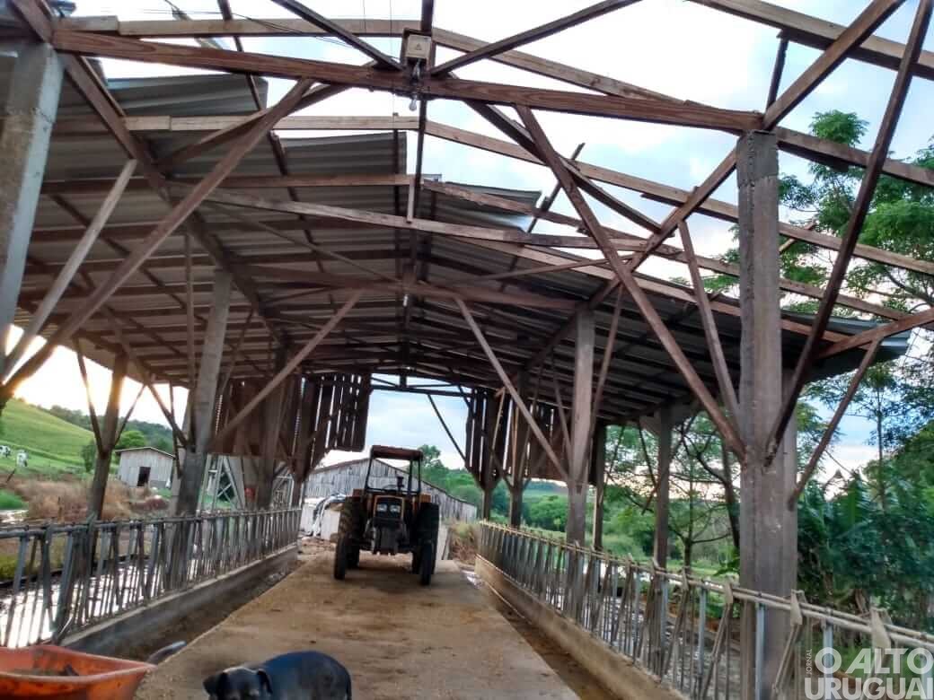 Ventos fortes causam estragos na região